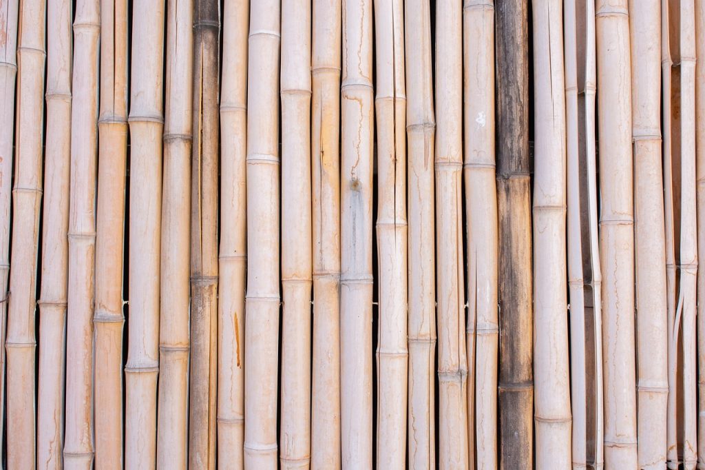 Comment installer une clôture en bambou ?