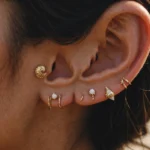 Décryptez le mystère du piercing conch: entre élégance et spiritualité